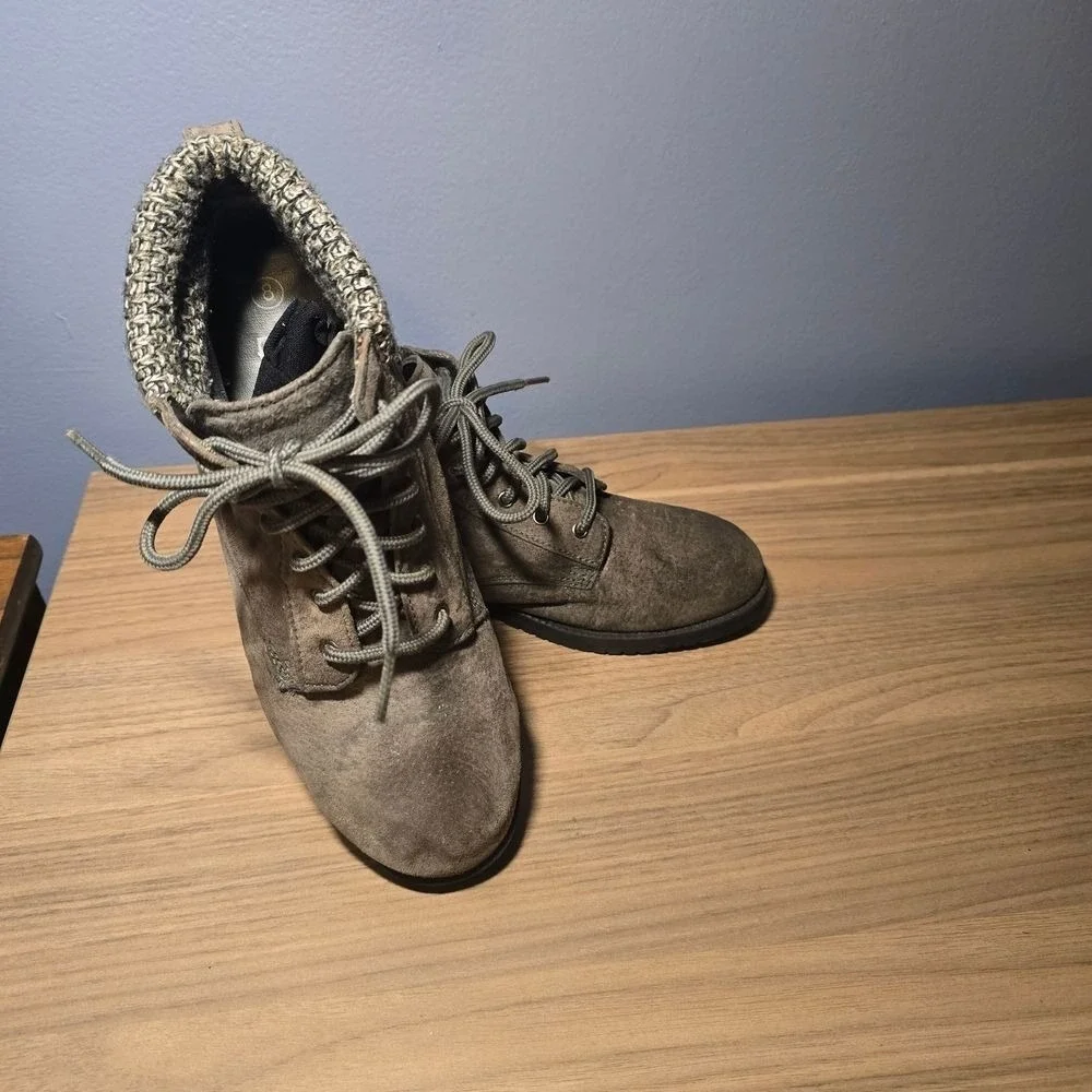 RUGGED‎ OUTBACK Women's Grey Suede Sweater Top Ankle Hiking Boots Size 8